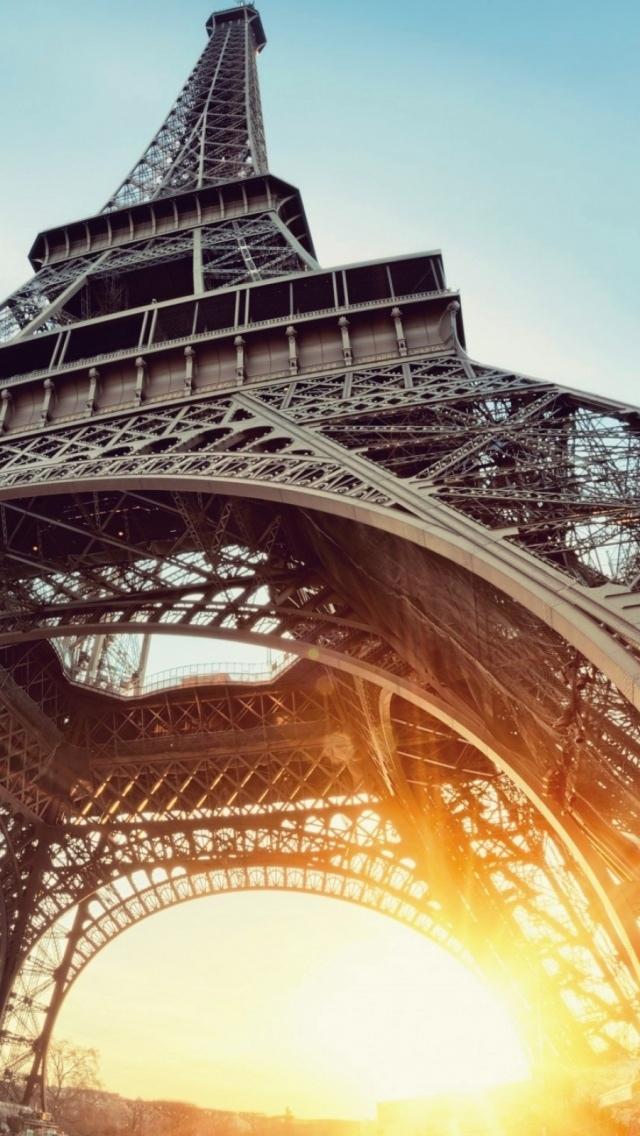 艾菲尔铁塔巴黎日落基地查看iPhone 5壁纸
