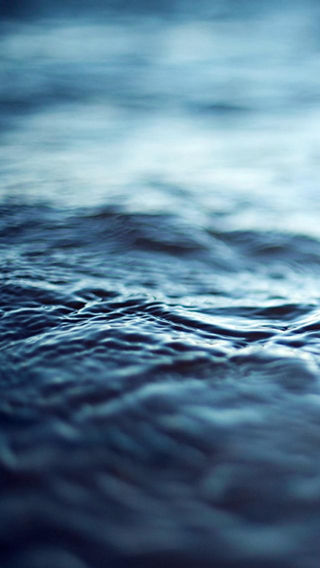 平静的蓝色水波纹iPhone 5壁纸