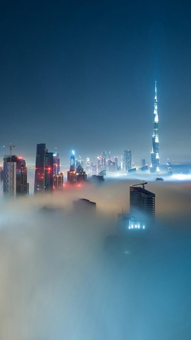迪拜天际线在雾iPhone 5壁纸覆盖