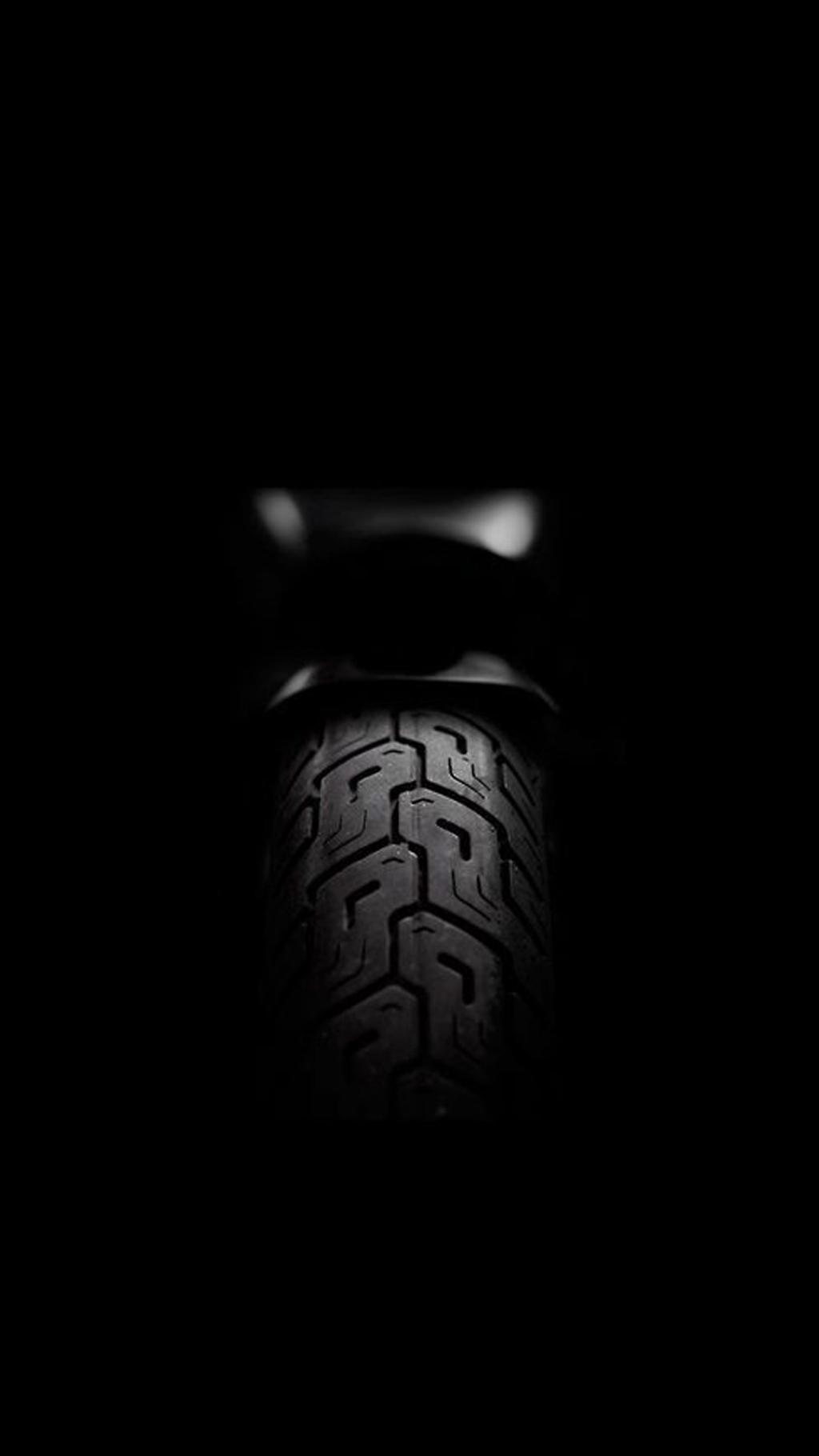 摩托车后轮胎黑暗iPhone 6+高清壁纸