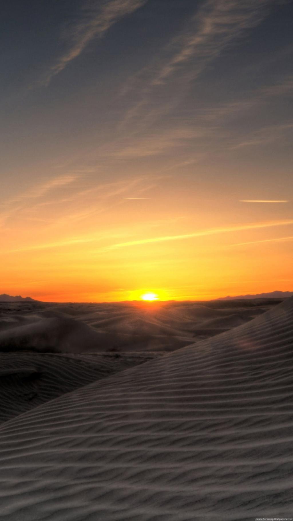 在沙漠中的日落iPhone 6 Plus高清壁纸