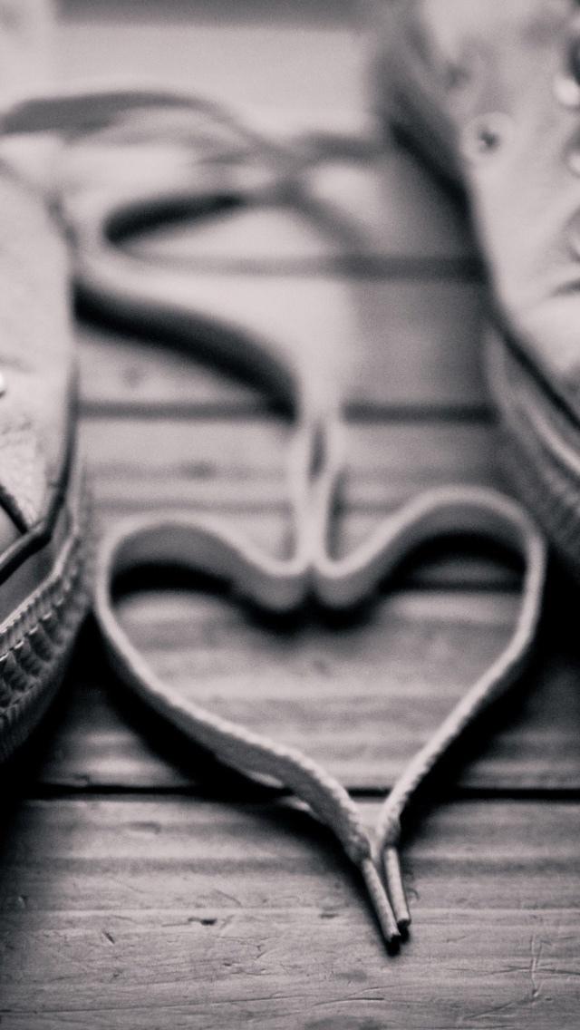 鞋带爱的心脏iPhone 5壁纸