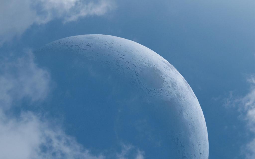 迷人的蓝色月球