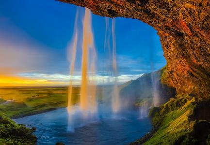冰岛斯科加瀑布壮美景观